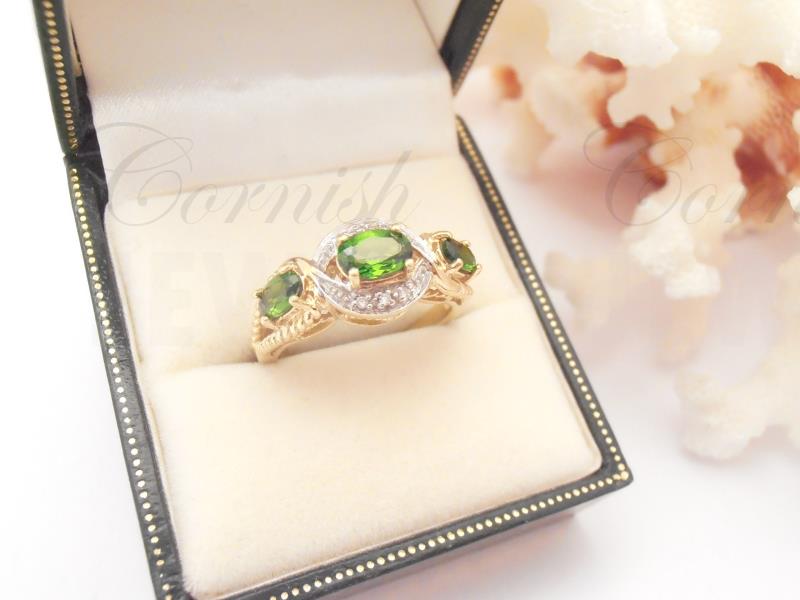 9ct Gold Chrome Diopside Diamond Ring